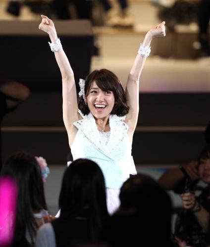 ＜第４回ＡＫＢ総選挙＞１位となって笑顔を見せる大島優子