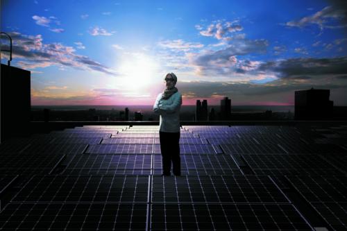 太陽光発電事業を行う「エクソル」のＣＭキャラクターとなった坂本龍一
