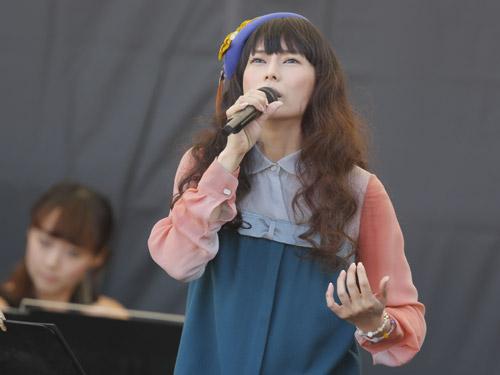 歌手として初の無料ライブを開催した柴咲コウ