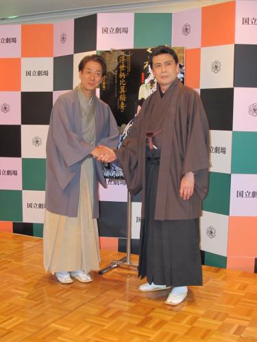 11月歌舞伎公演「浮世柄比翼稲妻」製作発表に出席した松本幸四郎（右）と中村福助