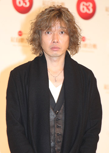 第６３回ＮＨＫ紅白歌合戦」出場歌手発表会見に登場した斉藤和義
