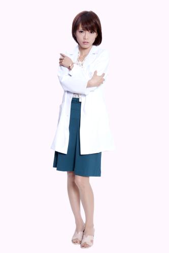 ＴＢＳ「コドモ警視」で保健の先生を演じる釈由美子