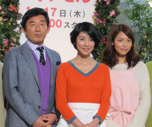 テレビ朝日ドラマ「おトメさん」制作発表に出席した（左から）石田純一、黒木瞳、相武紗季