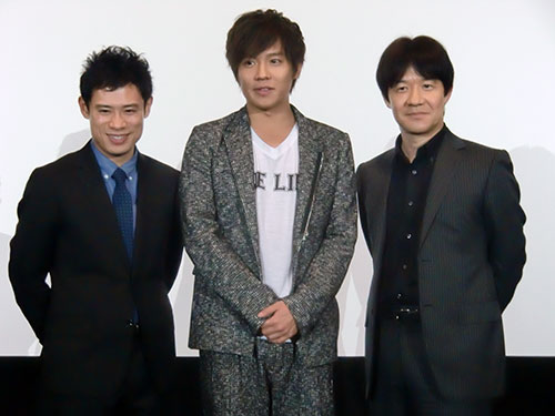 舞台あいさつに出席し、笑顔を見せる（左から）伊藤淳史、小出恵介、内村光