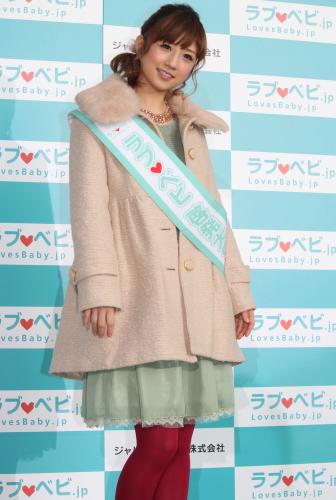 「ラブベビ啓発キャンペーン」記者発表で笑顔を見せる小倉優子