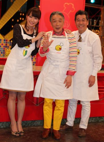 「チューボーですよ！」放送９００回記念取材会に出席した（左から）ＴＢＳ枡田絵理奈アナ、堺正章、井上順