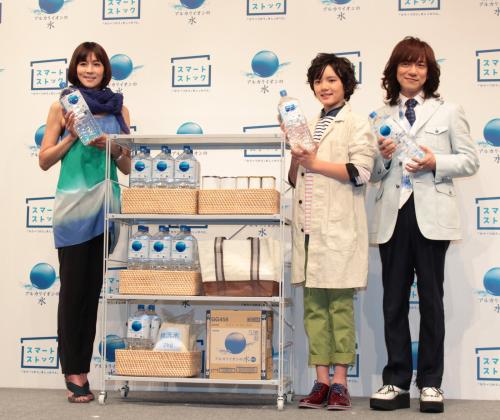 「スマートストックの日」啓発イベントに登場した（左から）三浦りさ子、濱田龍臣、ダイアモンド☆ユカイ