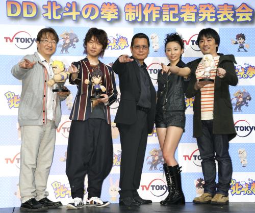 テレビアニメ「ＤＤ　北斗の拳」の制作記者発表会に出席した吉木りさ（右から２人目）ら