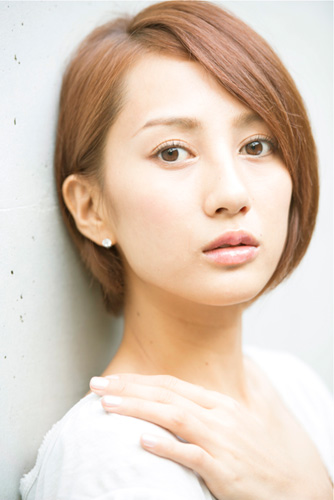 俳優の吉沢悠と結婚した女優の桐山マキ