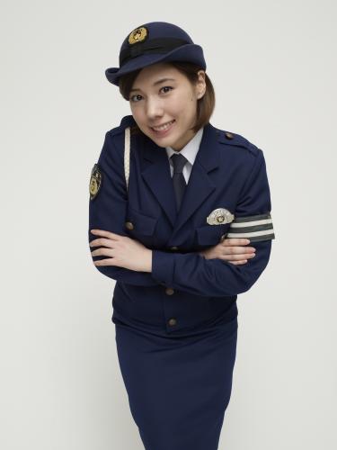 映画「土竜の唄」で婦人警官の若木純奈を演じる仲里依紗
