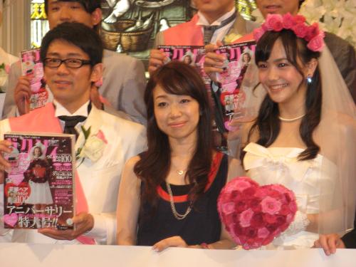 ゼクシィの新ＣＭ発表会に出席したビビる大木（左）松井愛莉（右）