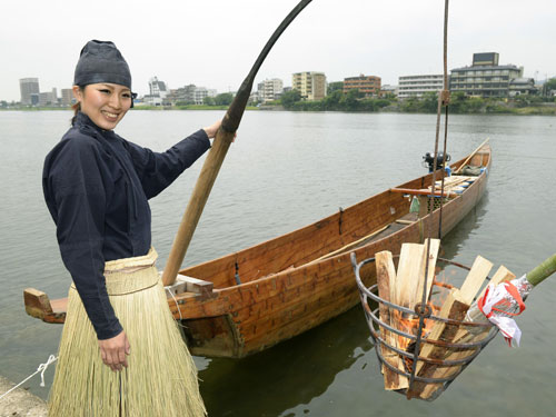 東海地方初の女性鵜匠としてデビューを果たした稲山琴美さん
