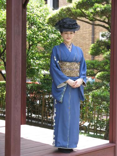 ＮＨＫ大河ドラマ「八重の桜」の京都取材会で、「鵺（ぬえ）」と呼ばれた和洋折衷の衣装を披露した綾瀬はるか