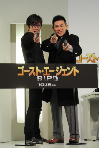 映画「ゴースト・エージェント」ＰＲイベントで、「シンゴ２４時」を結成した藤森慎吾（左）と柳沢慎吾