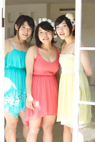初めてのグラビア撮影に臨んだビッグダディの３姉妹。（左から）詩美さん、柔美さん、都美さん