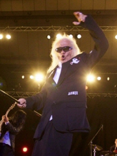 日比谷野音で開かれた「１０円コンサート」に出演した内田裕也