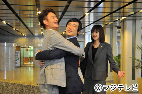 「リーガルハイ」に出演する（左から）岡田将生、堺雅人、新垣結衣