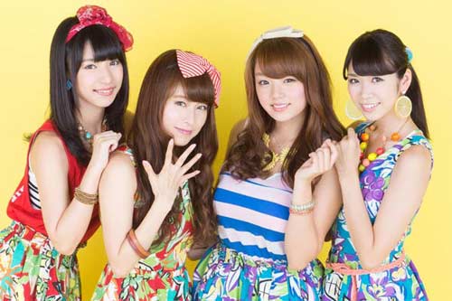 篠崎愛（左から３人目）率いるアイドルグループ「ＡｅＬＬ．」