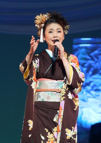 多岐川舞子がデビュー２５周年記念リサイタルを行った