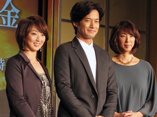 テレビ朝日「オリンピックの身代金」試写会に出席した（左から）岩崎恭子さん、竹野内豊、小谷実可子さん