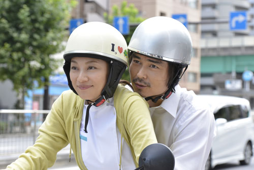 遊川和彦氏が書き下ろし、初演出も務めたドラマ「３０分だけの愛」の１場面（左から）小池栄子、小澤征悦（Ｃ）ｙｔｖ