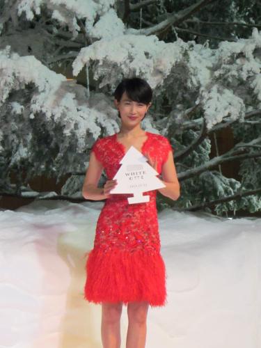クリスマスツリー点灯式に登場した長谷川京子