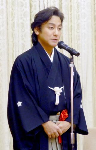 「大阪文化賞」を受賞し、贈呈式で抱負を語る歌舞伎俳優の片岡愛之助