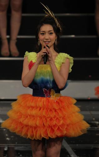 紅白歌合戦の舞台で卒業を発表する大島優子