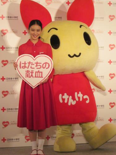 はたちの献血キャンペーンの発表会に出席した武井咲