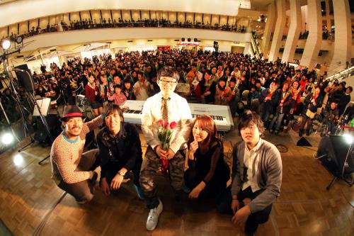 （左から）「スキマスイッチ」常田真太郎と大橋卓弥、さかいゆう、杏子、秦基博