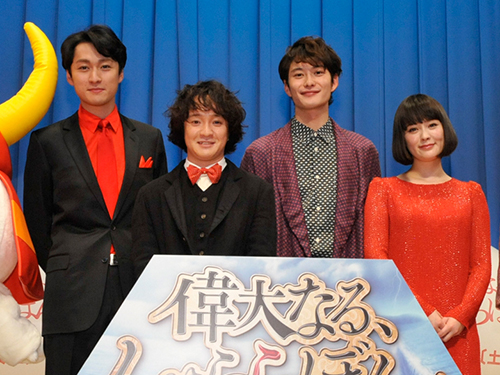 映画完成披露試写に登場した（左から）渡辺大、濱田岳、岡田将生、貫地谷しほり