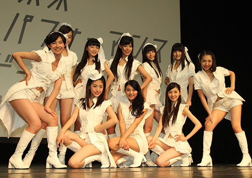 昨年６月にお披露目された新生「東京パフォーマンスドール」。前列左が美波沙南