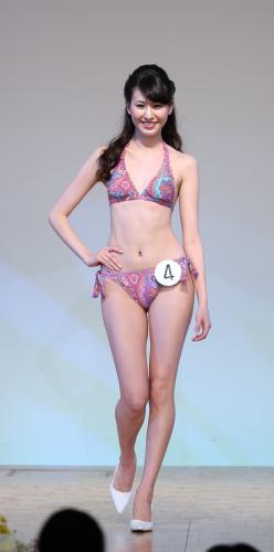 グランプリを受賞した沼田萌花さんは水着審査でしなやかなボディーを披露