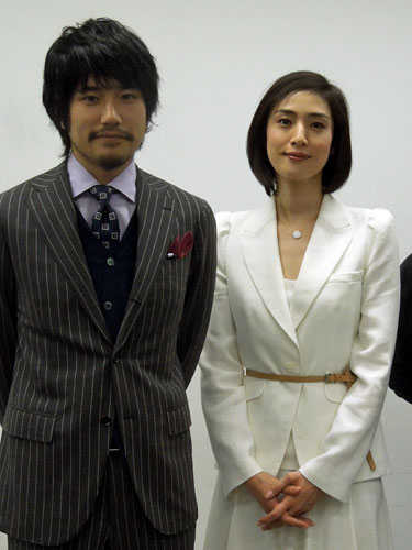舞台「蒼の乱」の取材会に出席した松山ケンイチと天海祐希