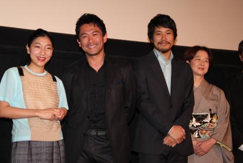 映画「家路」初日舞台あいさつに登場した（左から）安藤サクラ、内野聖陽、松山ケンイチ、田中裕子