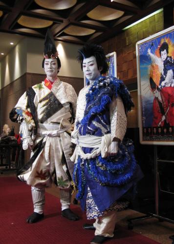 「スーパー歌舞伎２　空ヲ刻ム者」の公開稽古を行った市川猿之助（右）と佐々木蔵之介