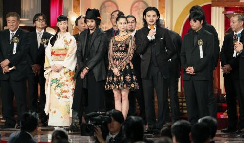 日本アカデミー賞の６部門で最優秀賞を受賞した「舟を編む」の出演者ら