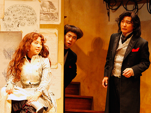 舞台「酒と涙とジキルとハイド」に出演する（左から）優香、藤井隆、片岡愛之助
