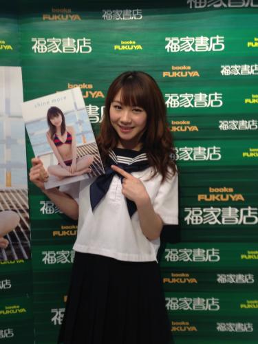 写真集「ｓｈｉｎｅ　ｍｏｒｅ」発売記念イベントを行った「モーニング娘。’１４」の石田亜佑美