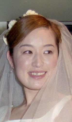 離婚成立を報告した高岡由美子