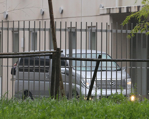 千葉市内の病院に到着したＡＳＫＡ被告の関係者の車