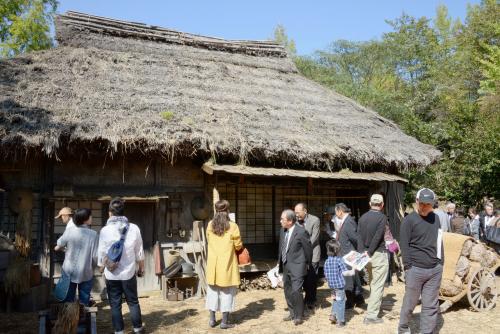 「花子とアン」の撮影で使われた、村岡花子の生家のロケセット＝18日午前、山梨県韮崎市