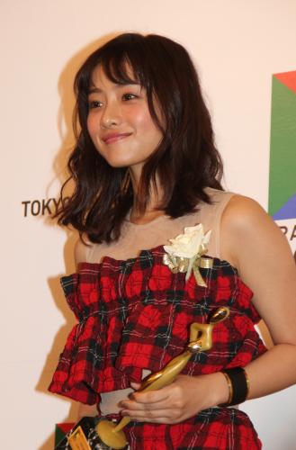 「東京ドラマアウォード２０１４」授賞式、「失恋ショコラティエ」で助演女優賞を受賞した石原さとみ
