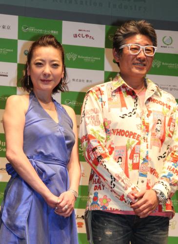 「リラクゼーションの日」記念イベントで登壇した西川史子（左）と布川敏和