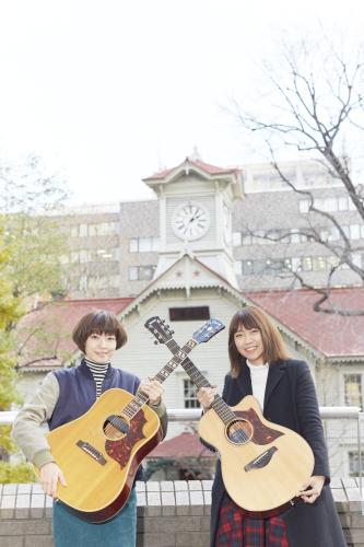 札幌でジョイントコンサートツアーをスタートさせた住岡梨奈（左）と山崎あおい