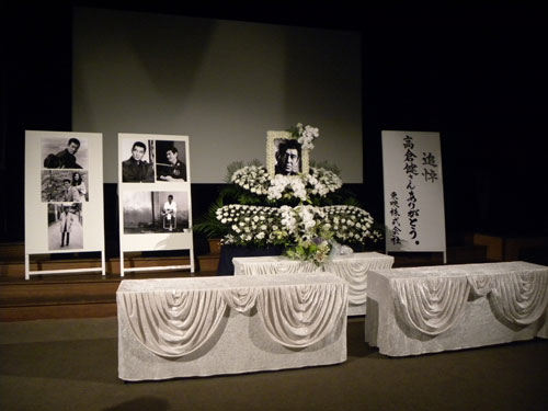東映京都撮影所内に設けられた高倉健さんの献花台