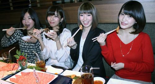 ドラマ「焼肉女」のイベントを行った（左から）大久保佳代子、宮地真緒、南明奈、岸明日香