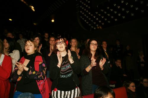 ロッテルダム国際映画祭で渋谷すばるのライブ後、総立ちで合唱する観客