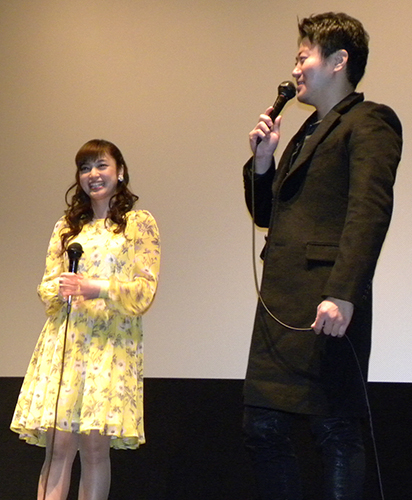 平愛梨（左）と参加した舞台あいさつ中に結婚を発表した遠藤要