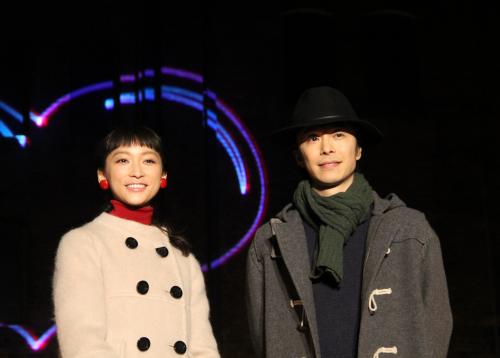 イベントに出席した杏（左）と長谷川博己